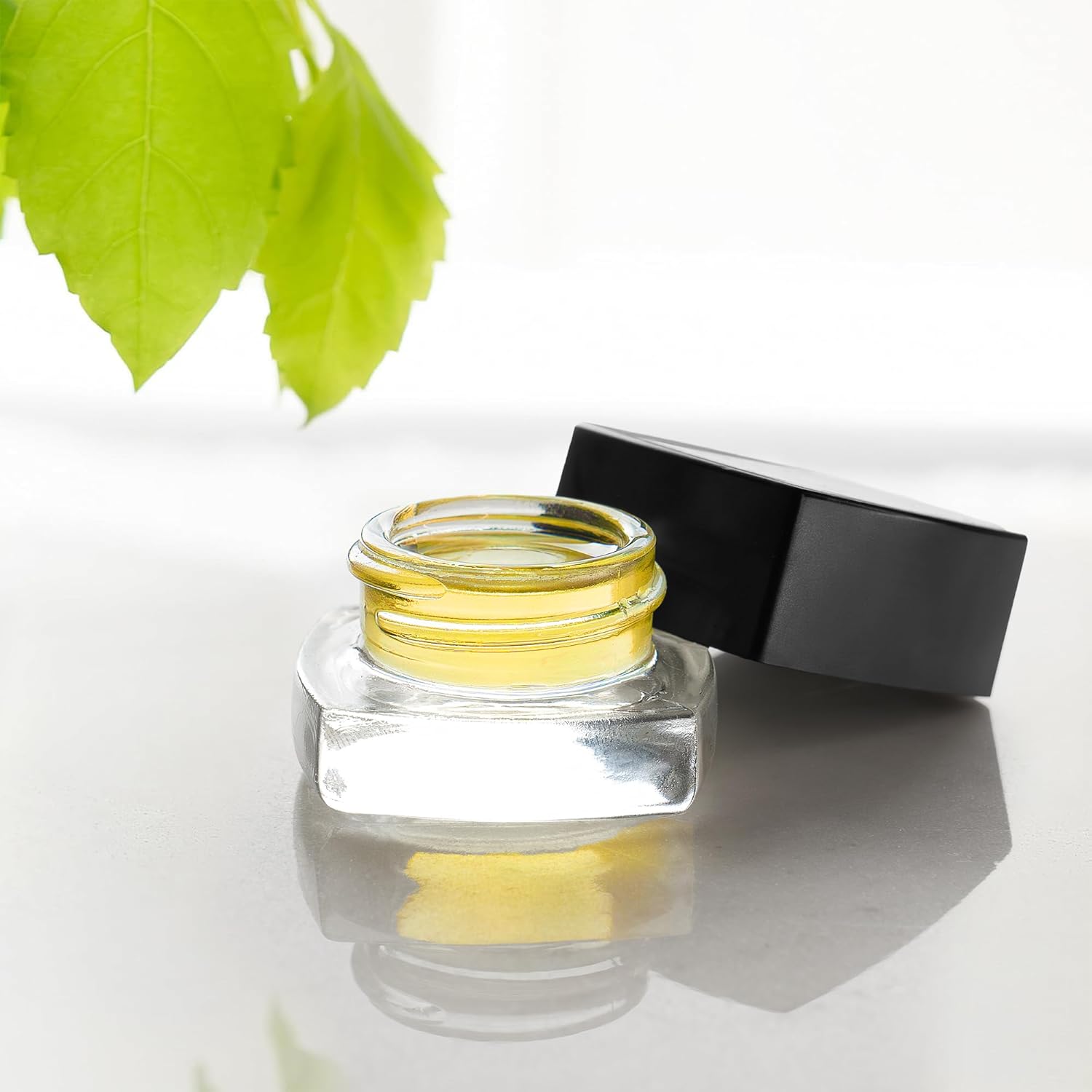 (200 Pack) 5ml Clear Glass Square Pillow Jars with Black Child-Resistant Lids