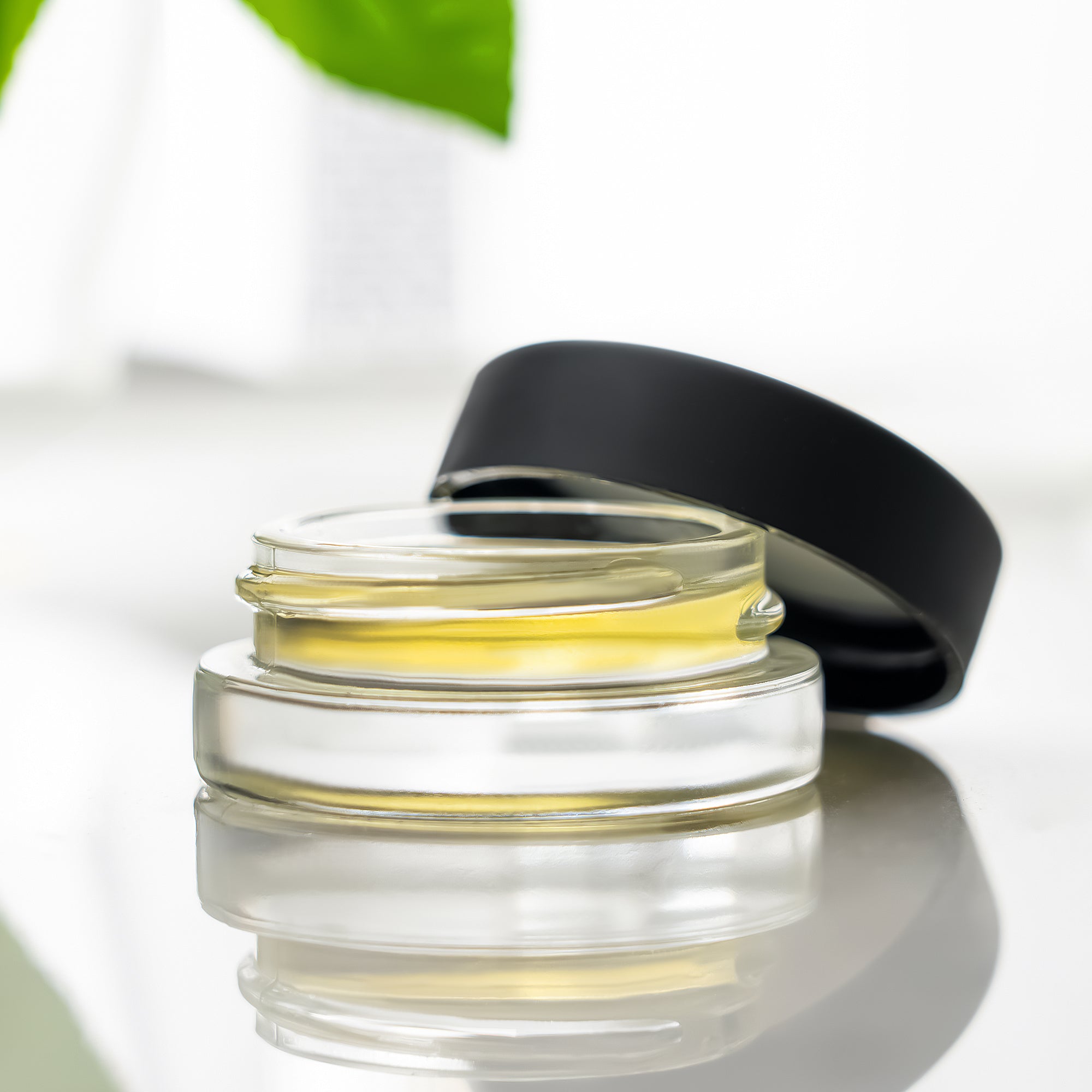 (90 Pack) 7ml Low Profile Clear Glass Jars with Black Lids