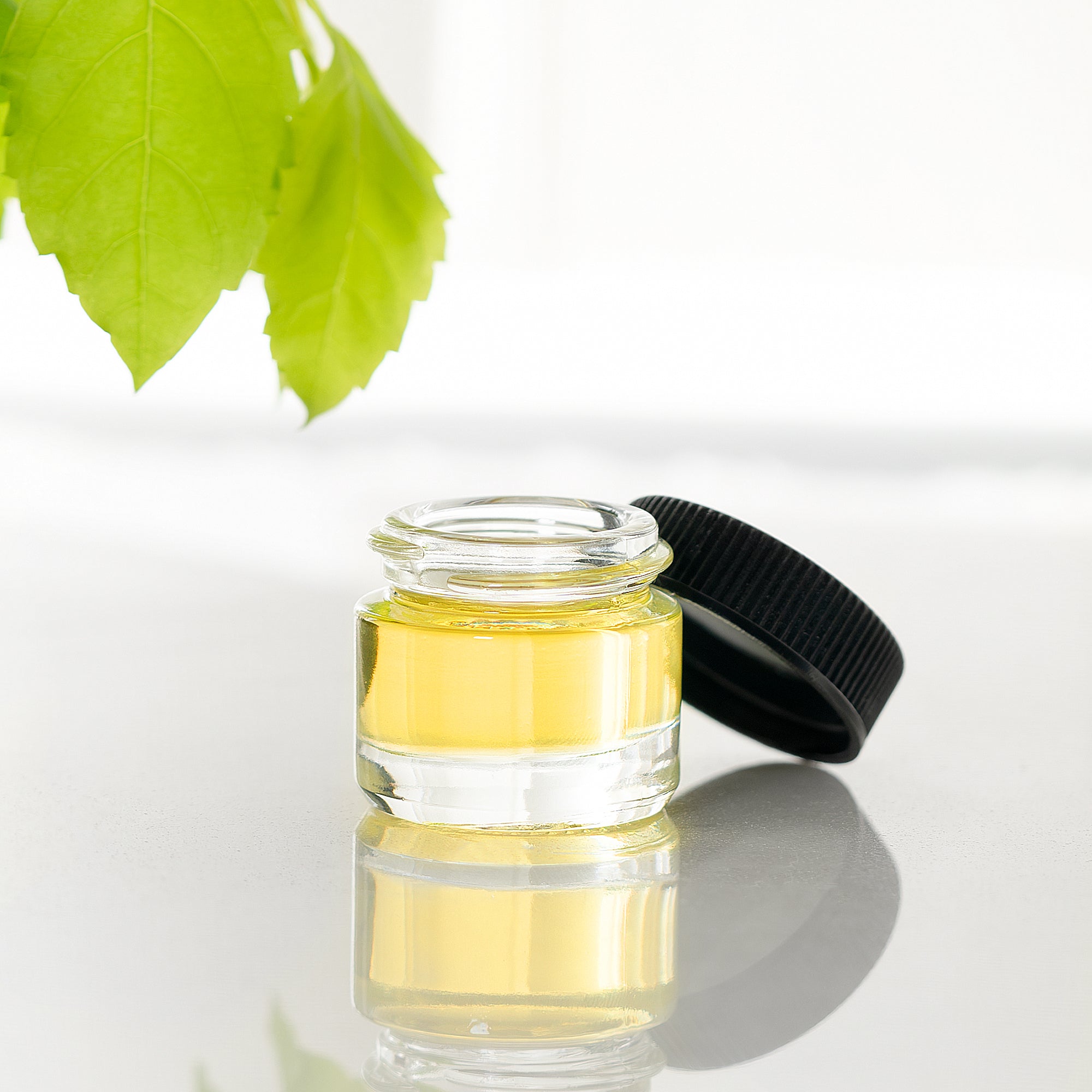 (200 Pack) 5ml Clear Glass Jars with Black Lids