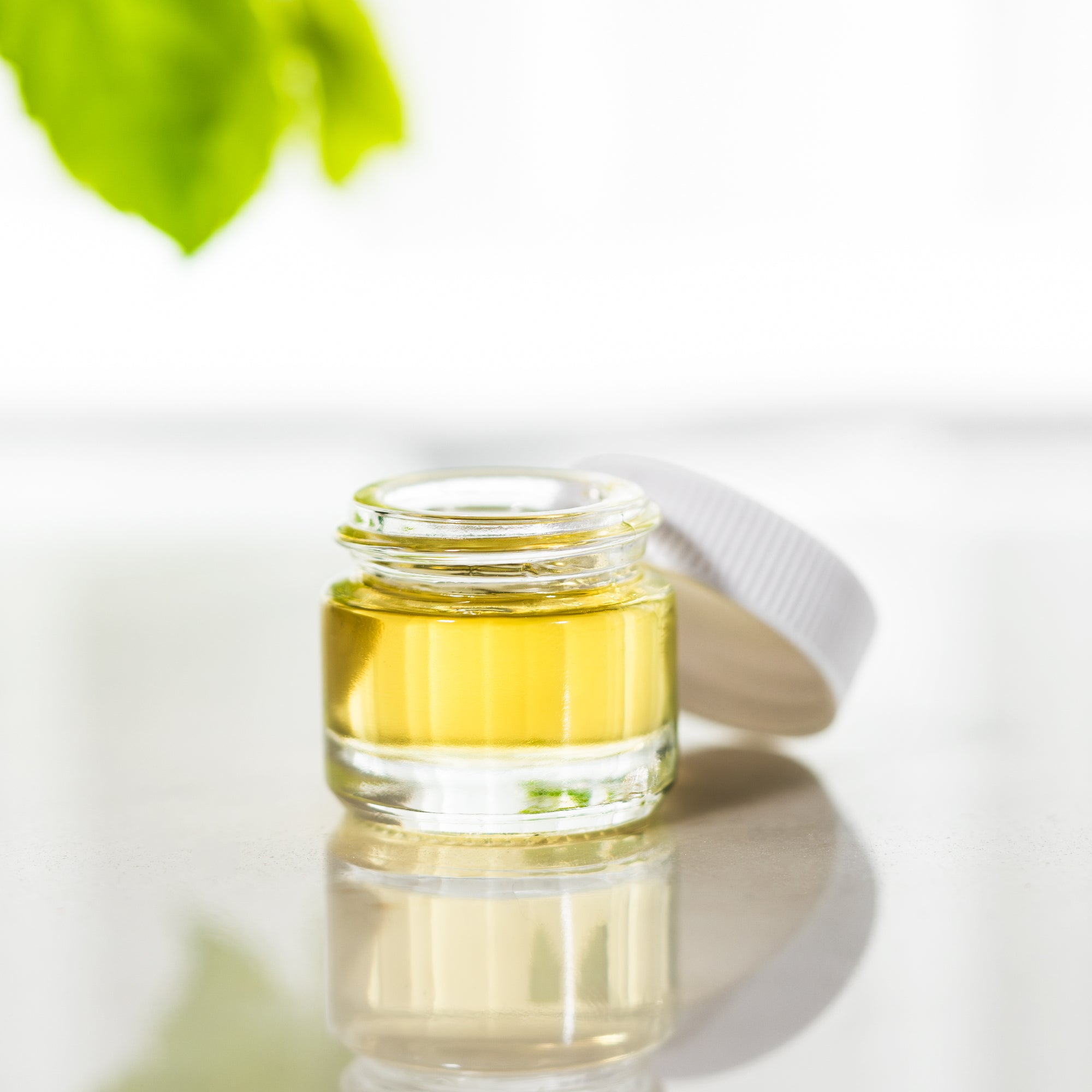 (200 Pack) 5ml Clear Glass Jars with White Lids
